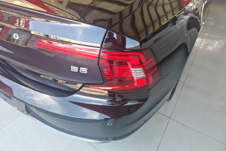 Used Volvo S90 2024 B5 Zhiyi Luxury Edition Right Rear Taillight
