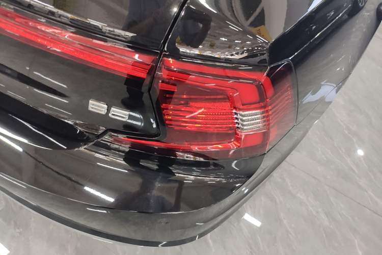 Used Volvo S90 2024 B5 Zhiyi Luxury Edition Right Rear Taillight