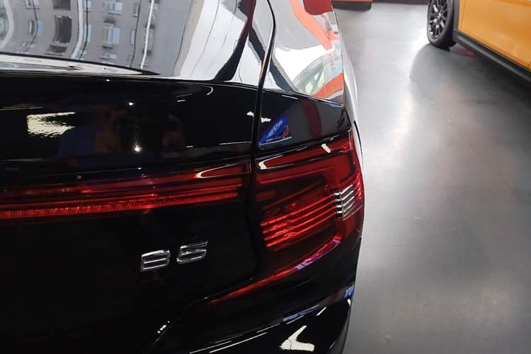 Used Volvo S90 2024 B5 Zhiyi Luxury Edition Right Rear Taillight