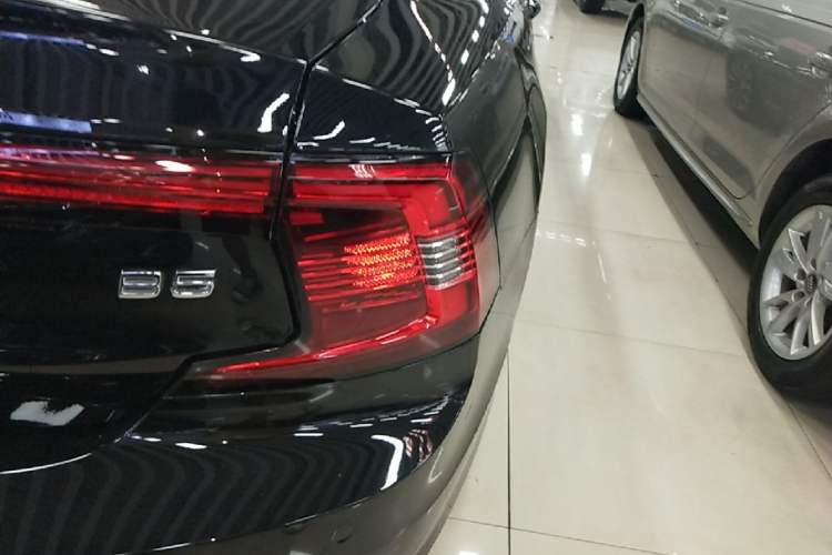 Used Volvo S90 2024 B5 Zhiyi Luxury Edition Right Rear Taillight