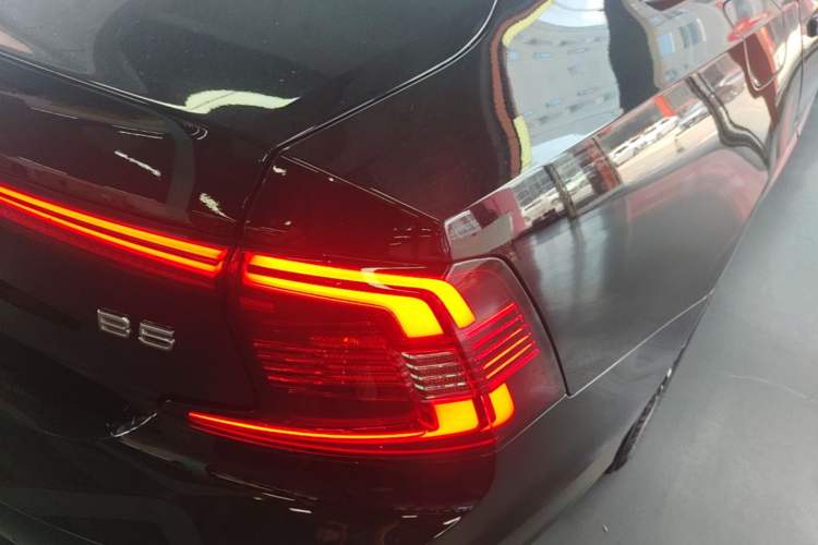 Used Volvo S90 2024 B5 Zhiyi Luxury Edition Right Rear Taillight