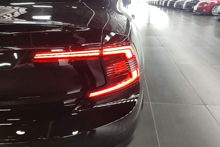 Used Volvo S90 2024 B5 Zhiyuan Luxury Edition Right Rear Taillight
