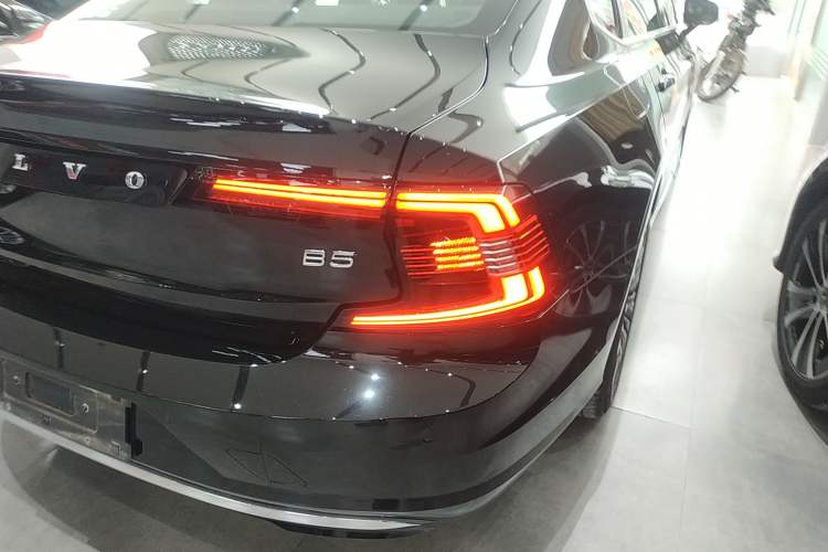 Used Volvo S90 2024 B5 Zhiyi Luxury Edition Right Rear Taillight