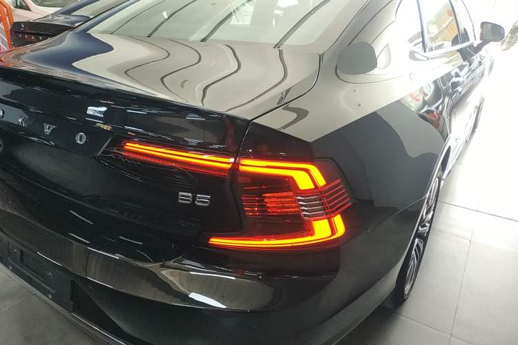 Used Volvo S90 2024 B5 Zhiyi Luxury Edition Right Rear Taillight