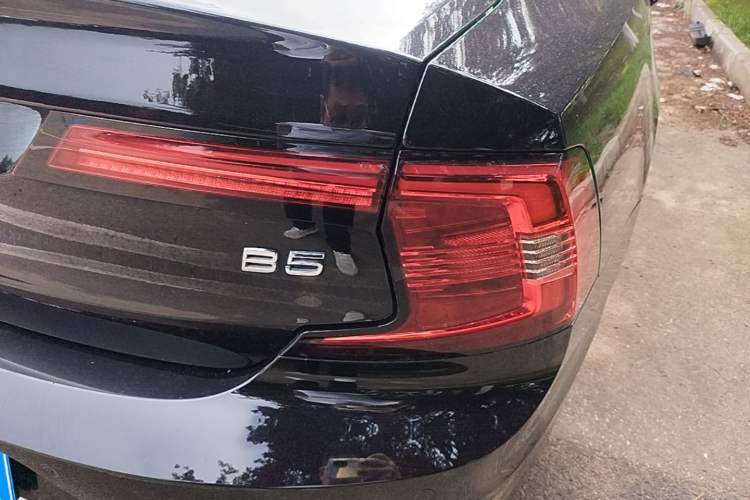 Used Volvo S90 2024 B5 Zhiyi Luxury Edition Right Rear Taillight