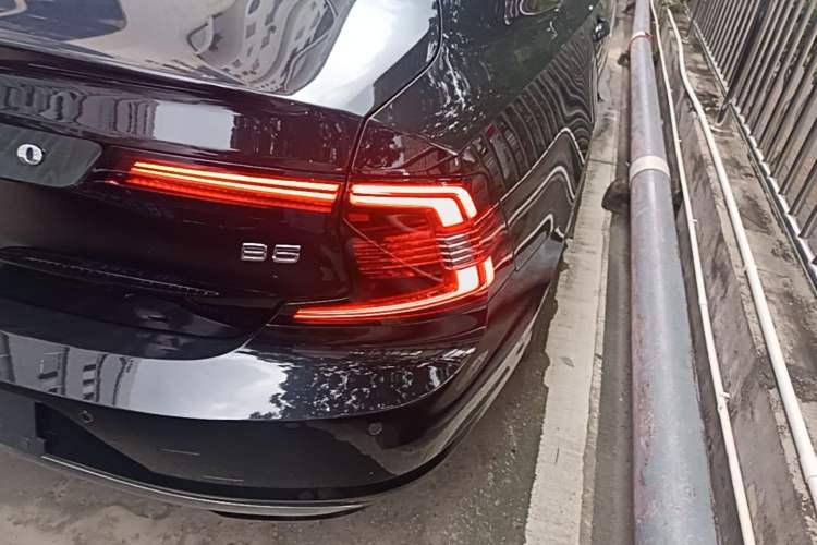 Used Volvo S90 2024 B5 Zhiyi Luxury Edition Right Rear Taillight