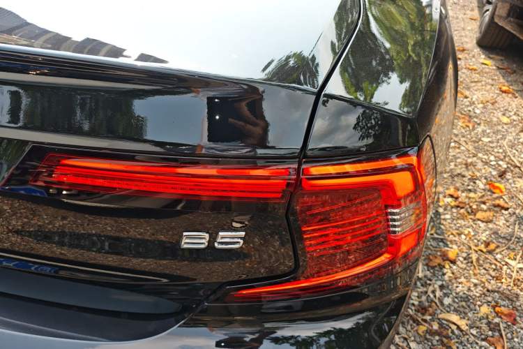Used Volvo S90 2024 B5 Zhiyi Luxury Edition Right Rear Taillight