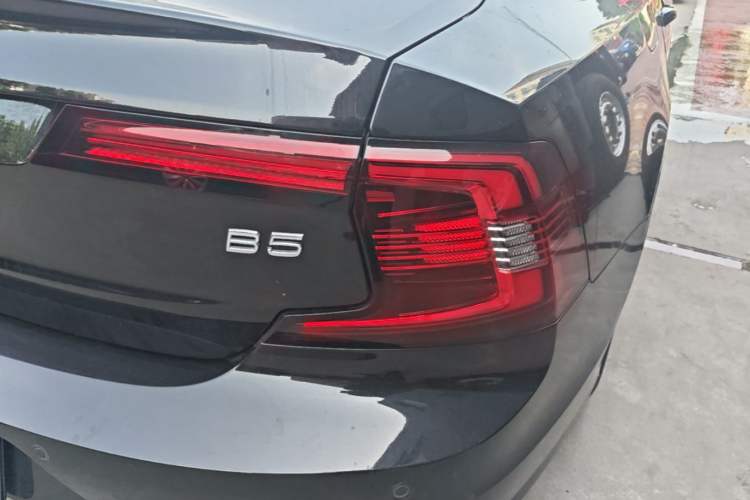 Used Volvo S90 2024 B5 Zhiyi Luxury Edition Right Rear Taillight