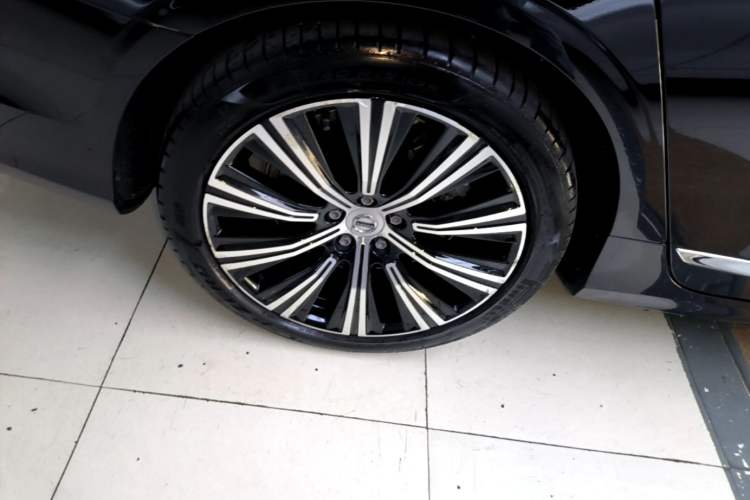 Used Volvo S90 2024 B5 Zhiyuan Luxury Edition Right Rear Wheel Hub