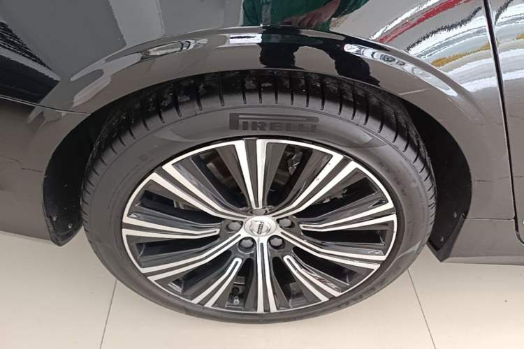 Used Volvo S90 2024 B5 Zhiyuan Luxury Edition Right Rear Wheel Hub