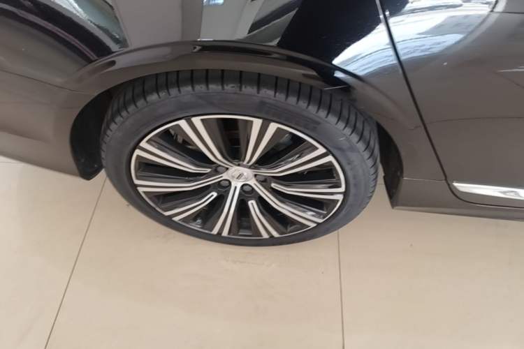 Used Volvo S90 2024 B5 Zhiyuan Luxury Edition Right Rear Wheel Hub