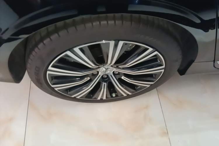 Used Volvo S90 2024 B5 Zhiyuan Luxury Edition Right Rear Wheel Hub