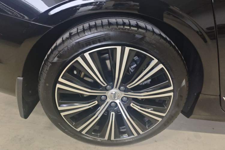 Used Volvo S90 2024 B5 Zhiyuan Luxury Edition Right Rear Wheel Hub