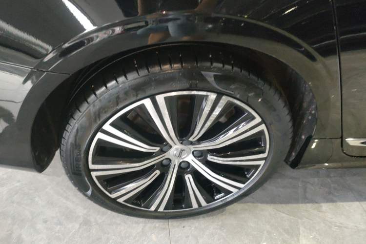 Used Volvo S90 2024 B5 Zhiyuan Luxury Edition Right Rear Wheel Hub