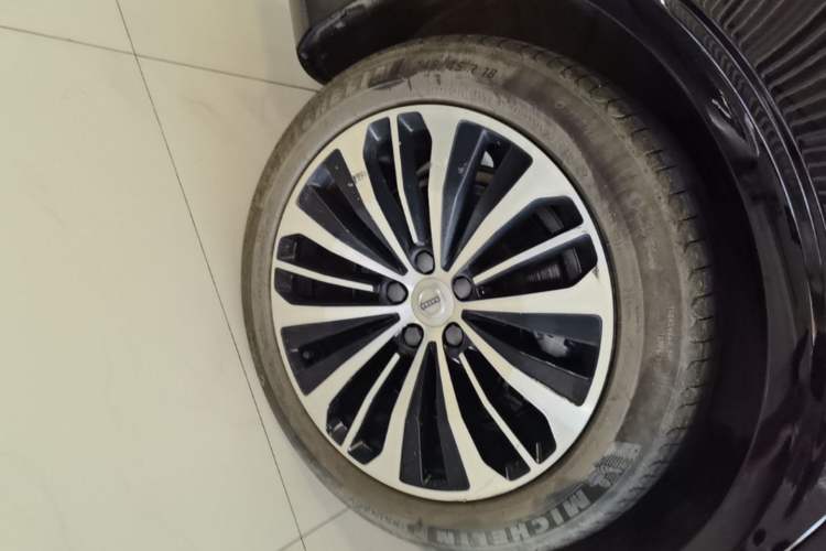 Used Volvo S90 2024 B5 Zhiyi Luxury Edition Right Rear Wheel Hub