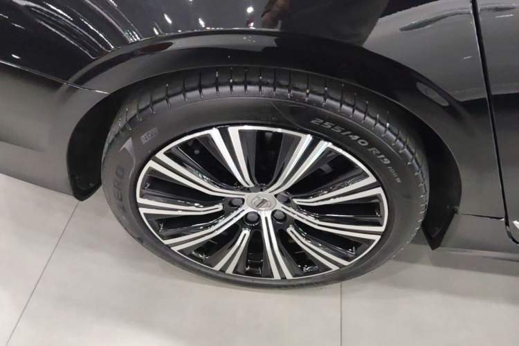 Used Volvo S90 2024 B5 Zhiyuan Luxury Edition Right Rear Wheel Hub