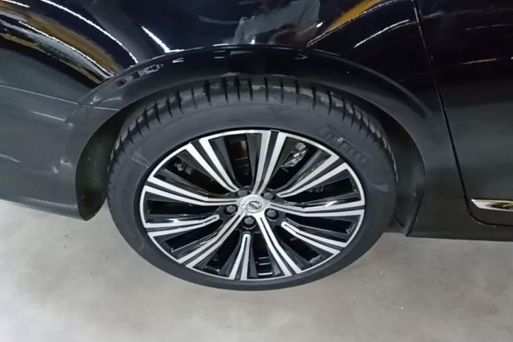 Used Volvo S90 2024 B5 Zhiyuan Luxury Edition Right Rear Wheel Hub