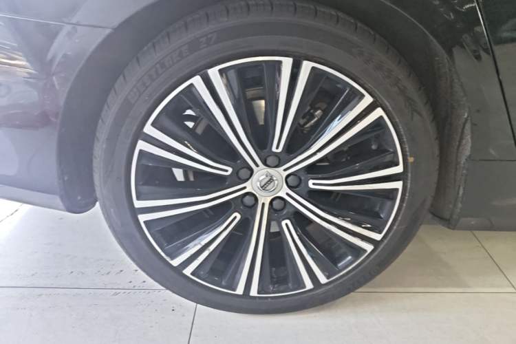 Used Volvo S90 2024 B5 Zhiyuan Luxury Edition Right Rear Wheel Hub