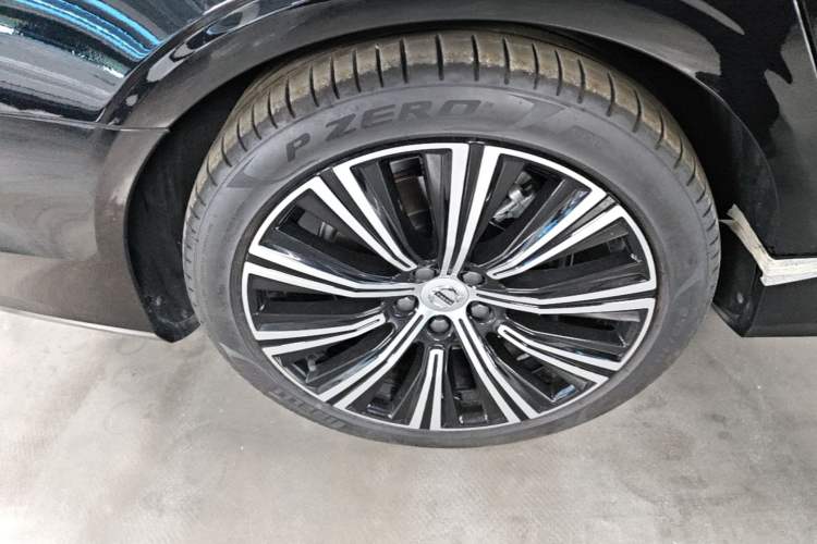 Used Volvo S90 2024 B5 Zhiyuan Luxury Edition Right Rear Wheel Hub