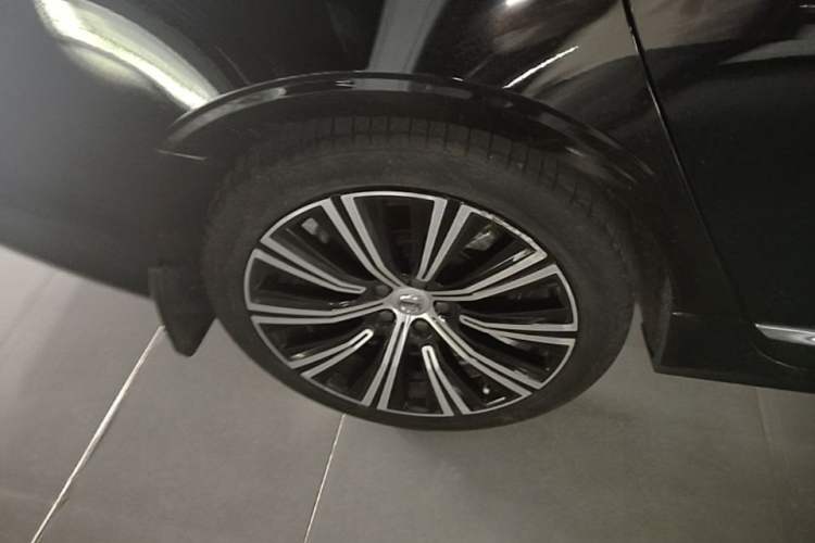 Used Volvo S90 2024 B5 Zhiyuan Luxury Edition Right Rear Wheel Hub