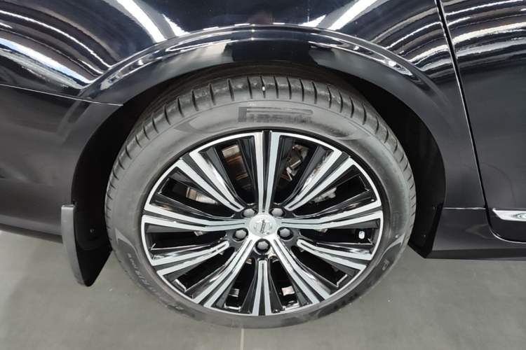 Used Volvo S90 2024 B5 Zhiyuan Luxury Edition Right Rear Wheel Hub