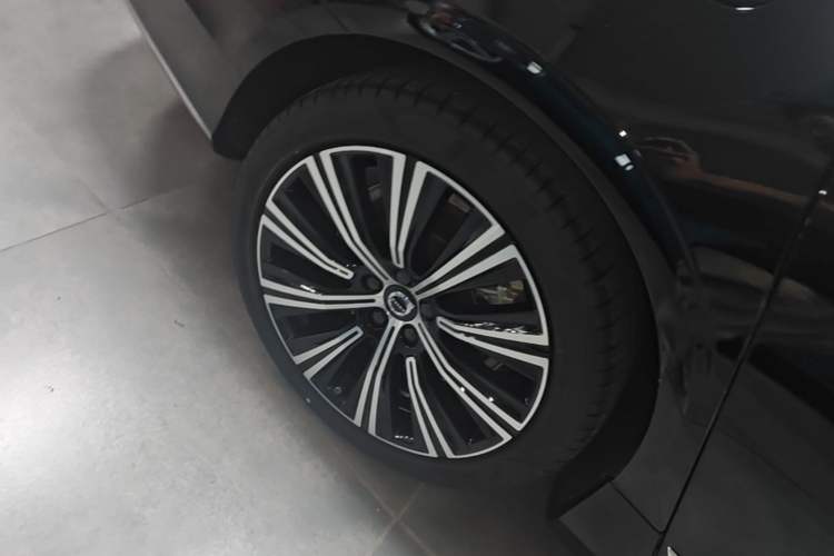 Used Volvo S90 2024 B5 Luxury Smart Edition Right Rear Wheel Hub