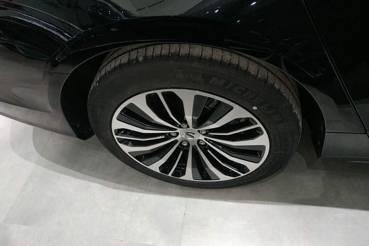 Used Volvo S90 2024 B5 Zhiyi Luxury Edition Right Rear Wheel Hub