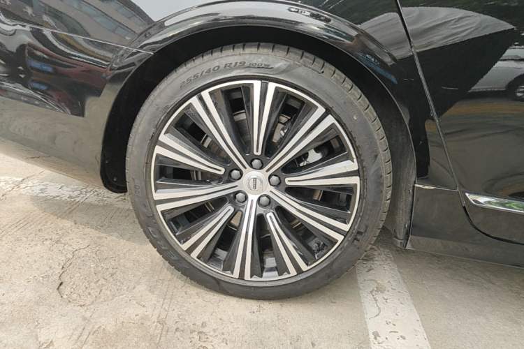 Used Volvo S90 2024 B5 Zhiyuan Luxury Edition Right Rear Wheel Hub