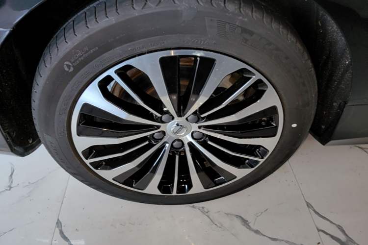 Used Volvo S90 2024 B5 Zhiyi Luxury Edition Right Rear Wheel Hub