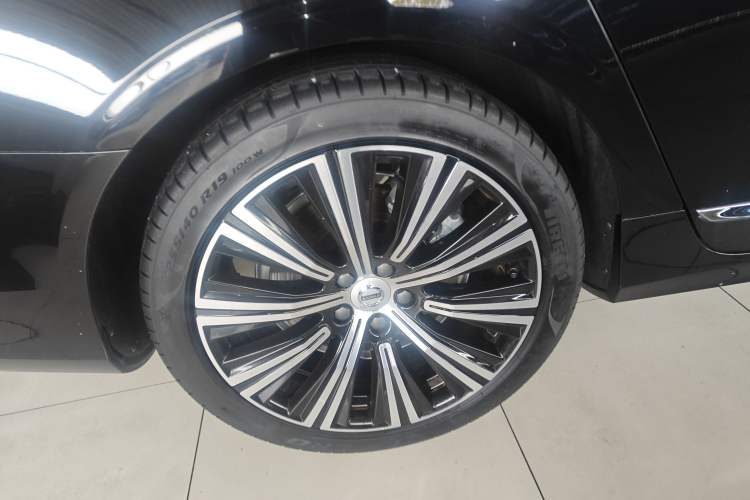 Used Volvo S90 2024 B5 Zhiyuan Luxury Edition Right Rear Wheel Hub