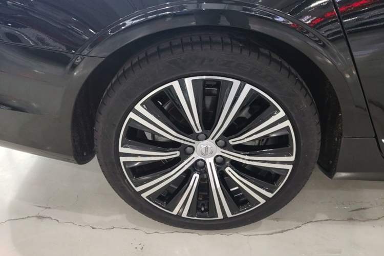 Used Volvo S90 2024 B5 Zhiyuan Luxury Edition Right Rear Wheel Hub