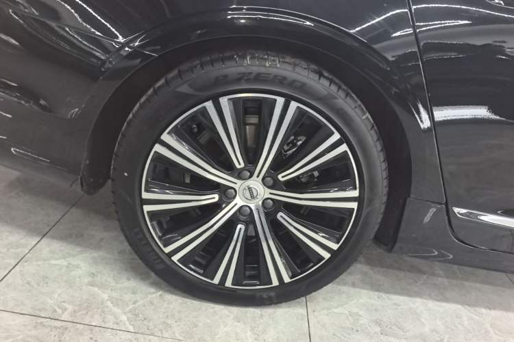 Used Volvo S90 2024 B5 Zhiyuan Luxury Edition Right Rear Wheel Hub