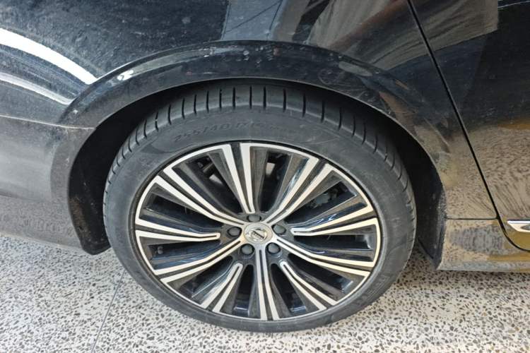 Used Volvo S90 2024 B5 Zhiyuan Luxury Edition Right Rear Wheel Hub