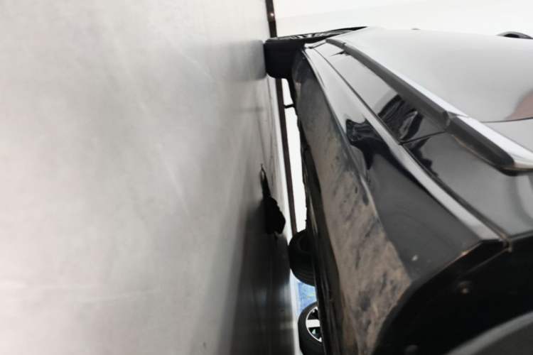 Used Volvo S90 2024 B5 Zhiyi Luxury Edition Right Side Sill