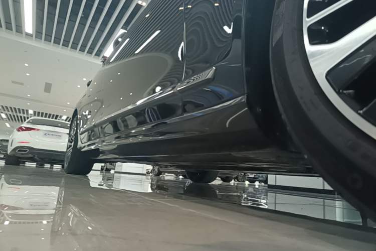 Used Volvo S90 2024 B5 Zhiyi Luxury Edition Right Side Sill
