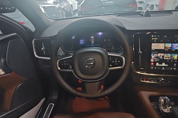 Used Volvo S90 2024 B5 Luxury Smart Edition Steering Wheel
