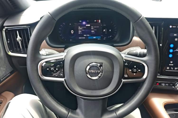 Used Volvo S90 2024 B5 Luxury Smart Edition Steering Wheel