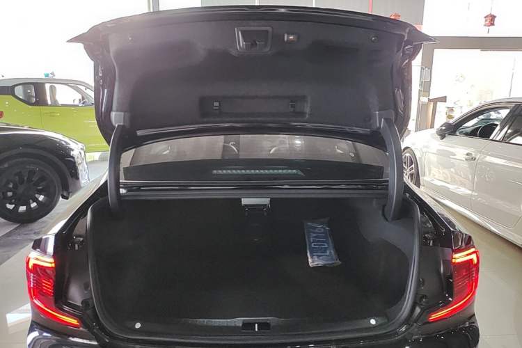 Used Volvo S90 2024 B5 Zhiyi Luxury Edition Trunk