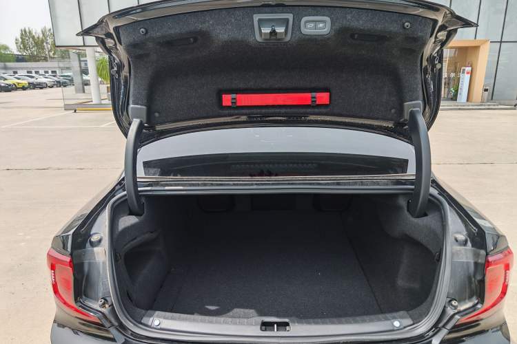 Used Volvo S90 2024 B5 Zhiyi Luxury Edition Trunk