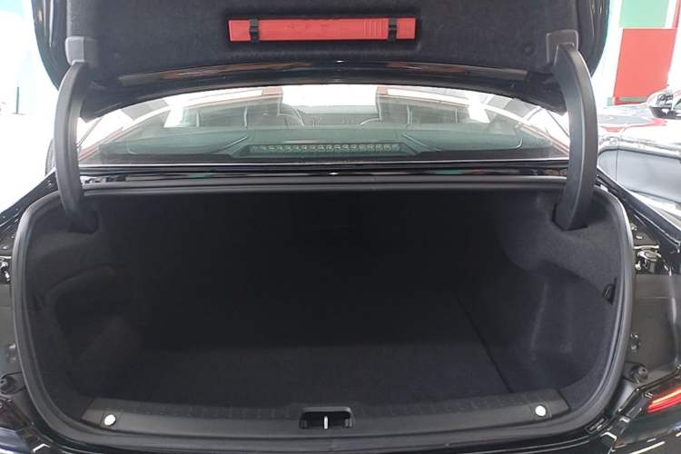 Used Volvo S90 2024 B5 Zhiyi Luxury Edition Trunk