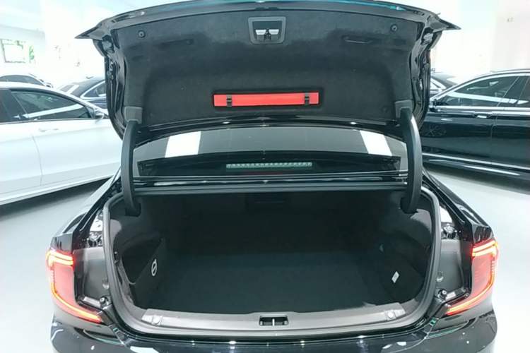Used Volvo S90 2024 B5 Zhiyi Luxury Edition Trunk