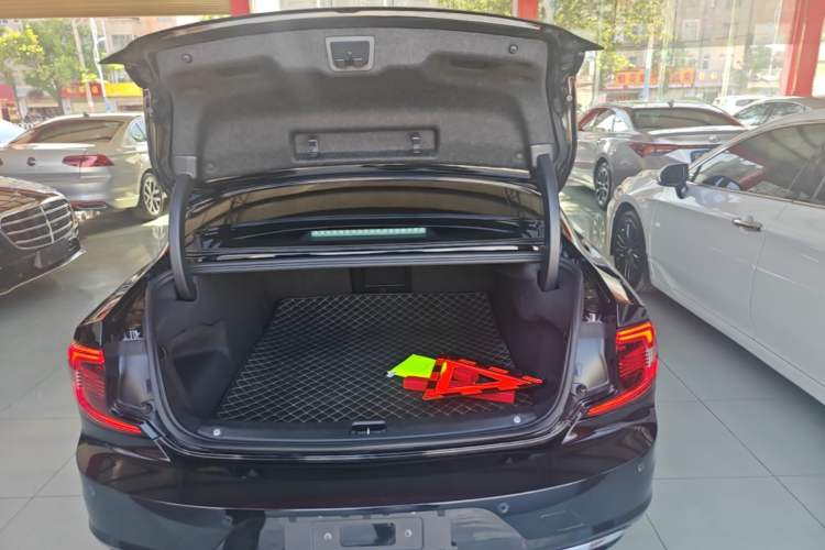 Used Volvo S90 2024 B5 Zhiyi Luxury Edition Trunk
