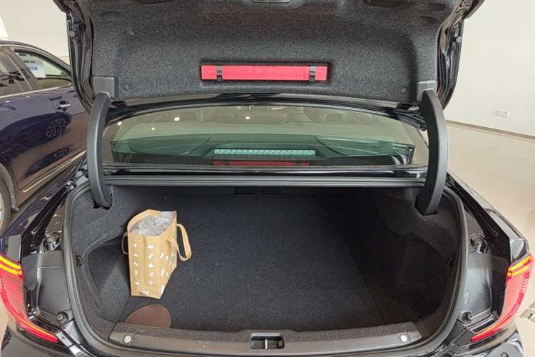 Used Volvo S90 2024 B5 Zhiyi Luxury Edition Trunk