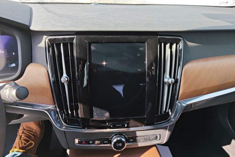 Used Volvo S90 2024 B5 Zhiyi Luxury Edition Audio And AC Panel