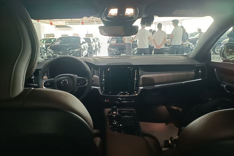 Used Volvo S90 2024 B5 Zhiyuan Luxury Edition Center Console