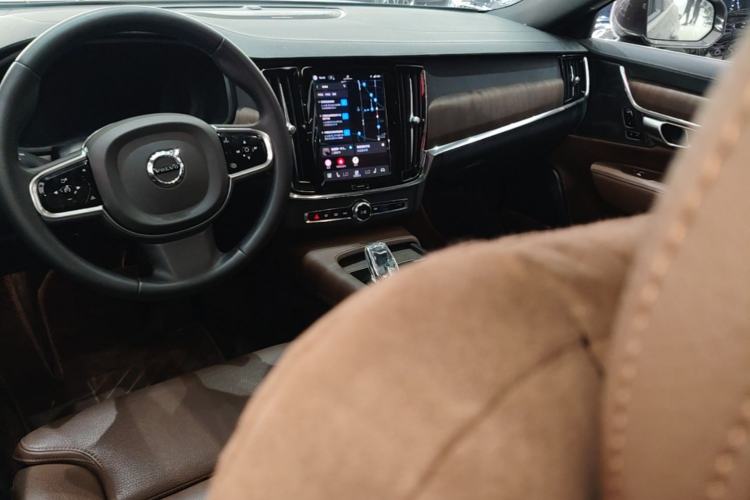 Used Volvo S90 2024 B5 Zhiyuan Luxury Edition Center Console