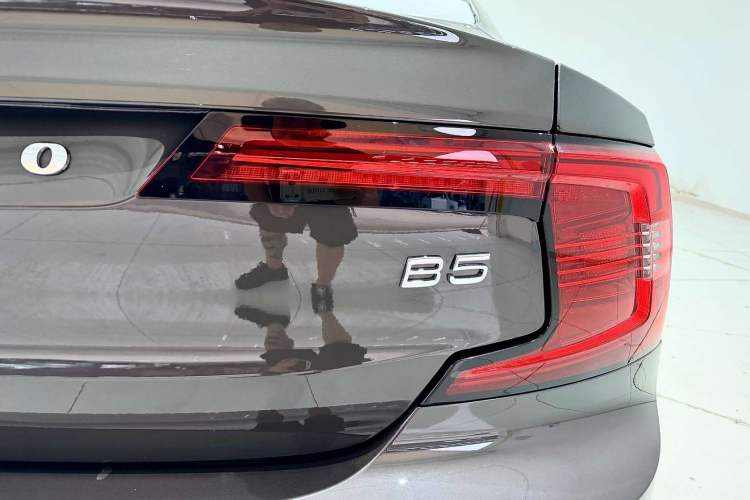 Used Volvo S90 2024 B5 Zhiyi Luxury Edition Exterior 4