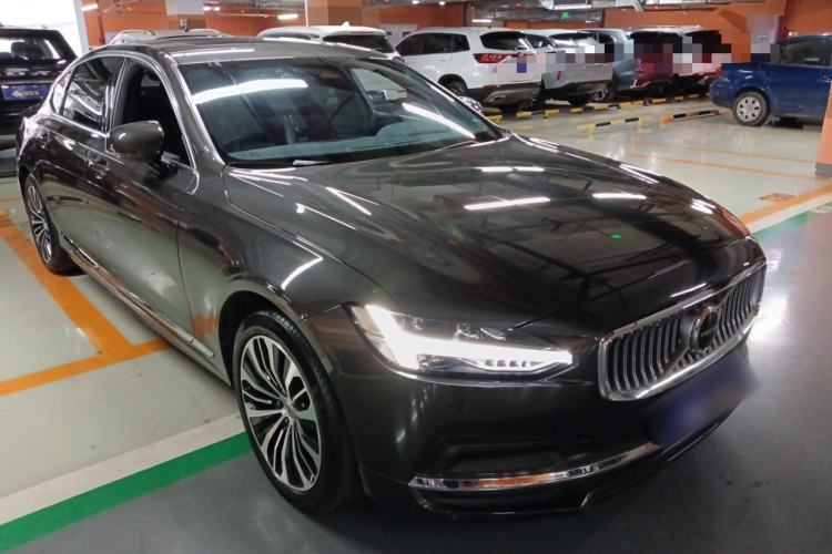 Used Volvo S90 2024 B5 Zhiyi Luxury Edition Front Right 45 Deg