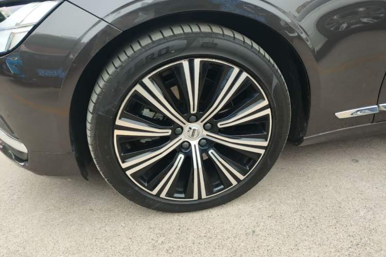 Used Volvo S90 2024 B5 Zhiyuan Luxury Edition Left Front Wheel Hub