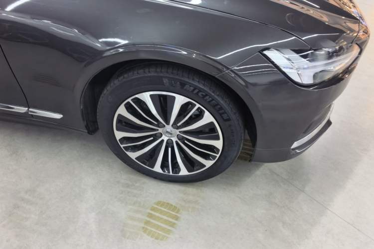 Used Volvo S90 2024 B5 Zhiyi Luxury Edition Right Front Wheel Hub